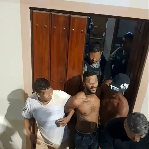 Huían de una clínica de rehabilitación y terminaron atrapados dentro de una unidad educativa en El Carmen