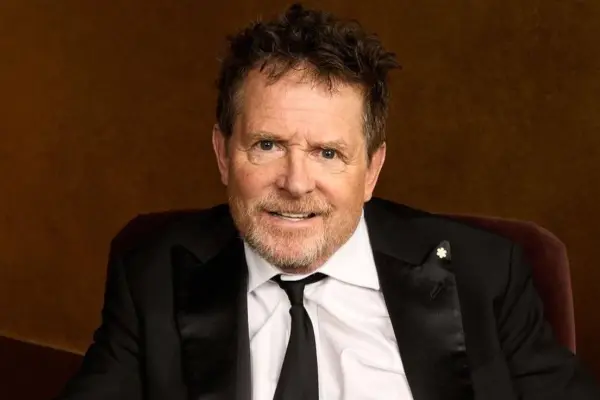 Michael J. Fox continúa vinculado a la actuación y prepara su regreso a la cuarta temporada de ‘Shrinking’. ,Redes sociales