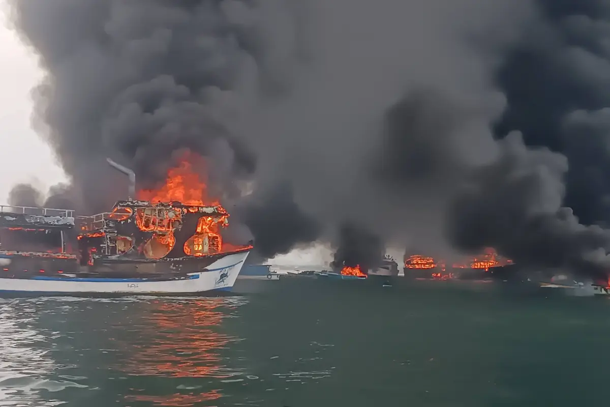   Reorganización de embarcaciones y seguridad marítima centran reunión en la Capitanía de Puerto de Manta, tras incendio de junio pasado.