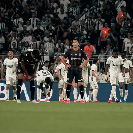 Midtjylland cae 1-0 ante Besiktas con participación de Denil Castillo en la Europa League