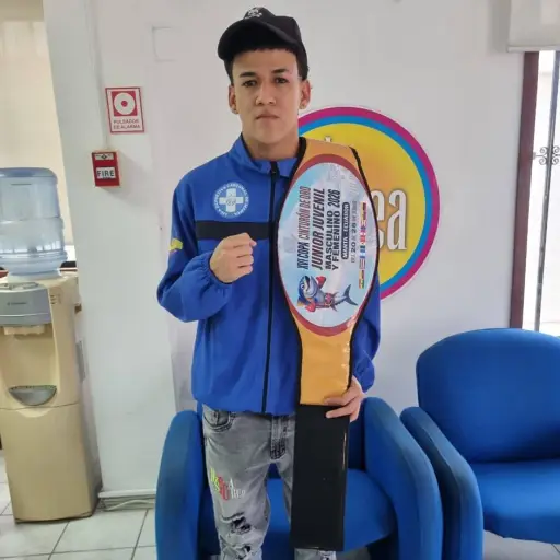 El boxeador mantense, Fabián Alcívar,  busca destacar en los Juegos Nacionales Prejuveniles