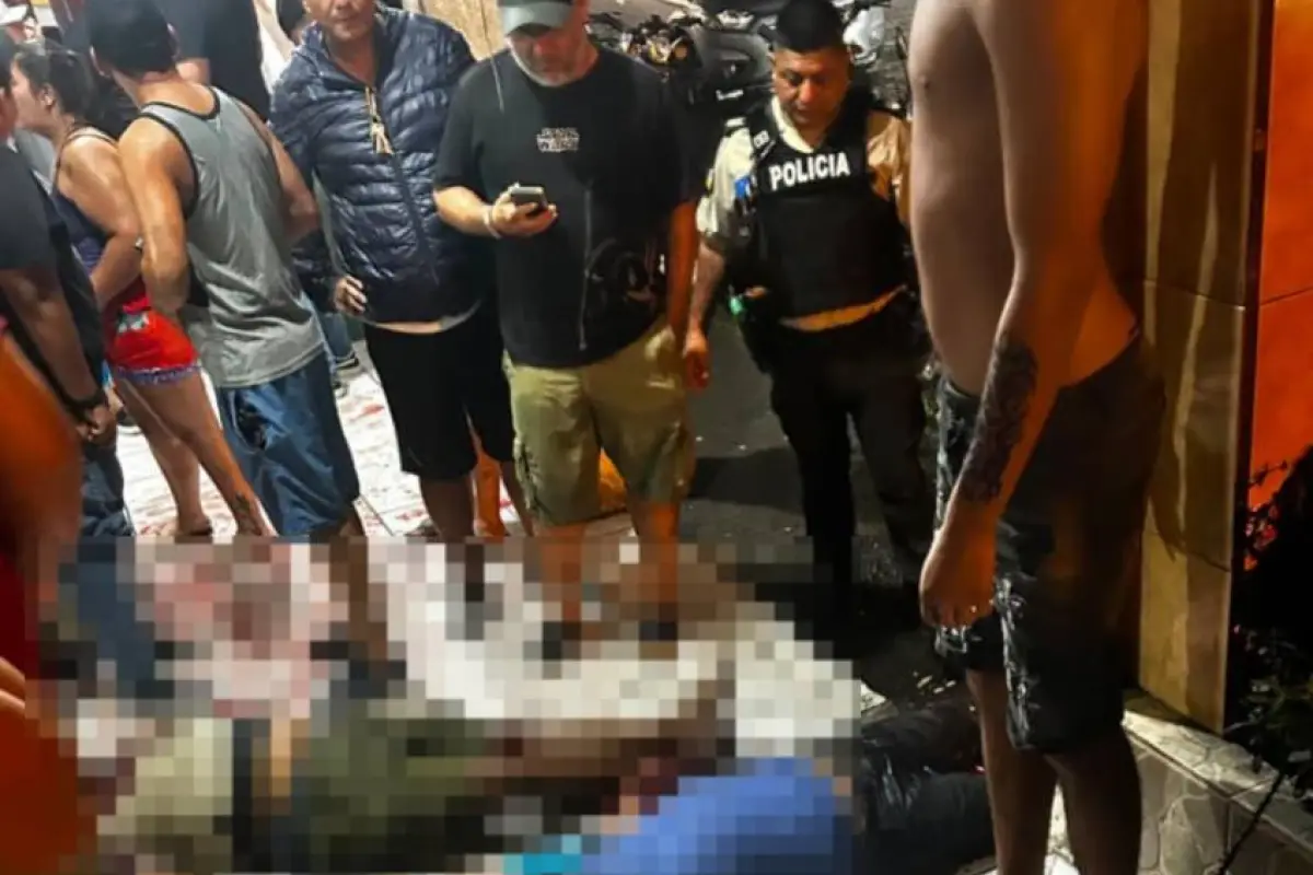 Tres cuerpos quedaron en el lugar del ataque que se ubica en las cercanías del mercado del cantón El Carmen., Foto: Cortesía