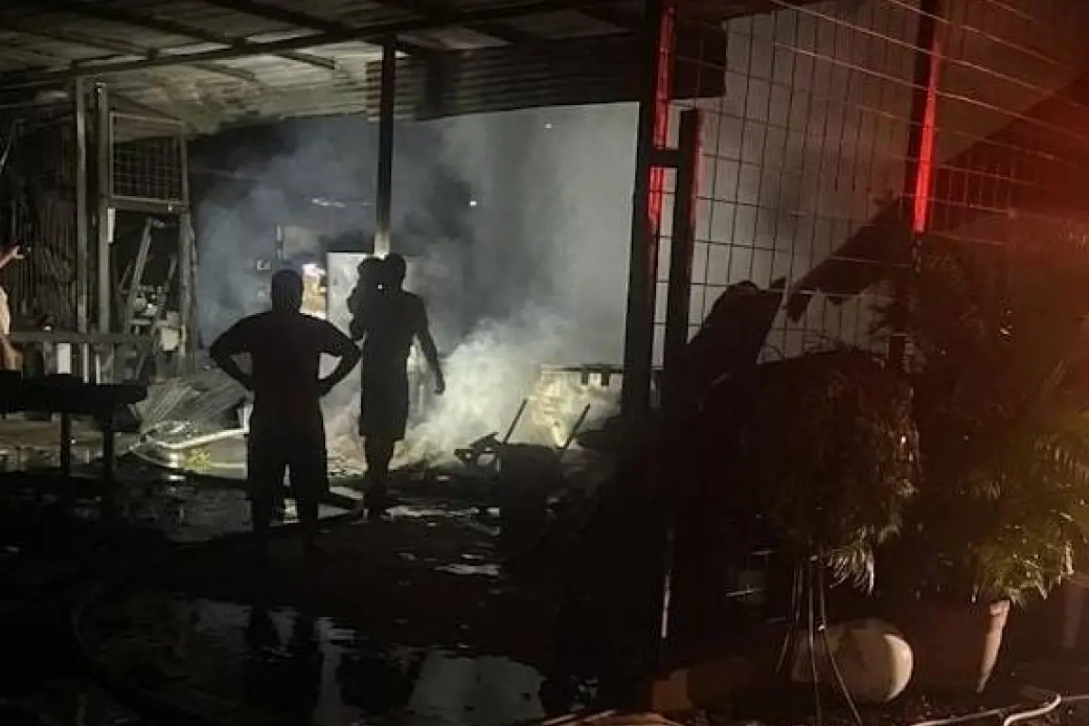 Las llamas afectaron en su totalidad la vivienda de una familia en la parroquia Calderón, en Portoviejo., Foto: El Diario