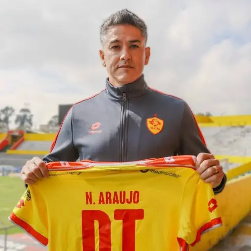 El técnico Norberto Araujo deja Aucas y revela por qué no continuará
