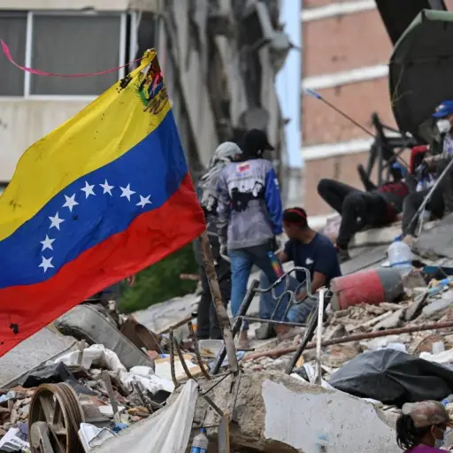 Oposición venezolana propone un plan de reconstrucción para La Guaira inspirado en el modelo de Japón