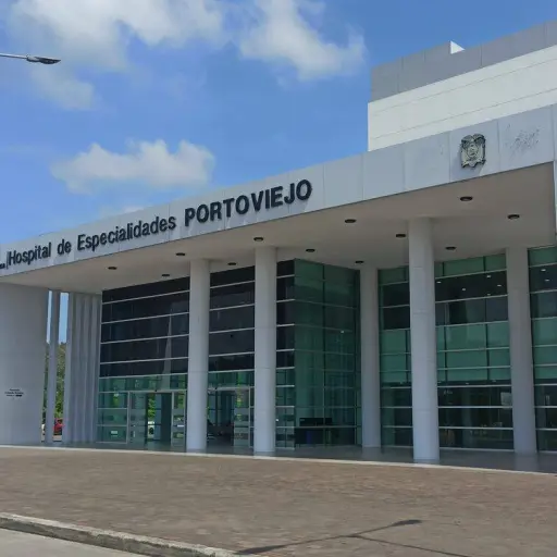 Hospital de Especialidades Portoviejo incorpora nuevos equipos para fortalecer la atención en diálisis