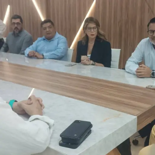 Universidad Laica Eloy Alfaro y empresa de El Salvador anuncian proyecto para generación termoeléctrica en Manabí