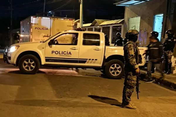 El cuerpo de la mujer quedó en los exteriores de una vivienda. ,Cortesía