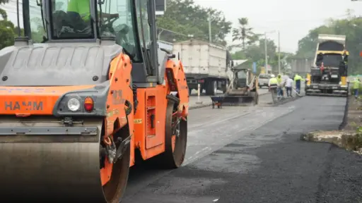 Asfaltado de los primeros 1,8 kilómetros marca el inicio de una nueva fase en la Alóag–Santo Domingo