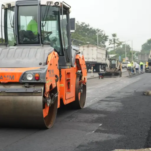 Asfaltado de los primeros 1,8 kilómetros marca el inicio de una nueva fase en la Alóag–Santo Domingo