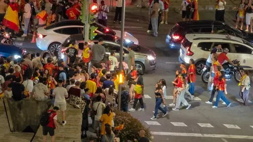 Dos muertos, 86 heridos y más de doce detenidos dejan las celebraciones en España, tras obtener el Mundial de Fútbol