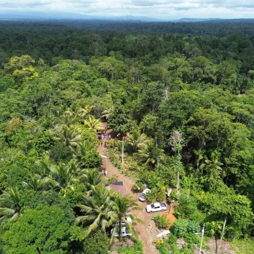 Más de 10 000 familias de la comunidad Awá La Ceiba reciben energía eléctrica por primera vez