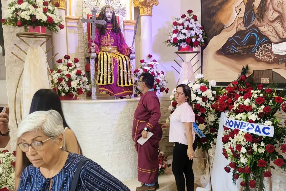Fieles católicos participaron en el inicio de la novena realizada en la iglesia San Cayetano., El Diario