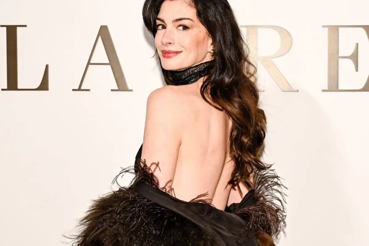 Anne Hathaway actualiza el estado de la grabación de El Diario de la Princesa 3., Redes sociales