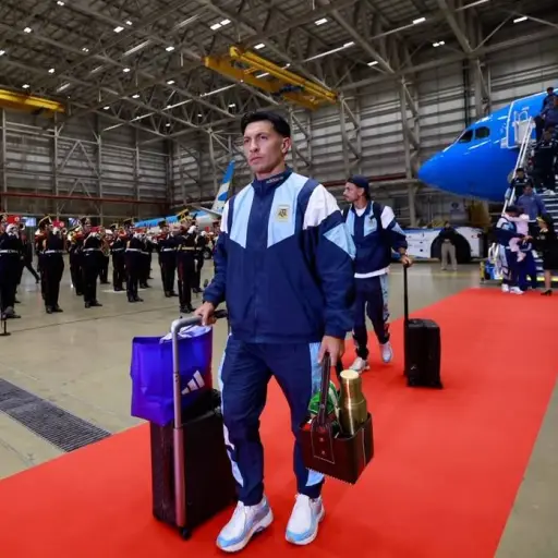 Serios, sin hablar con nadie y sin Messi; así fue la llegada la Albiceleste a Argentina tras perder la final del Mundial 2026