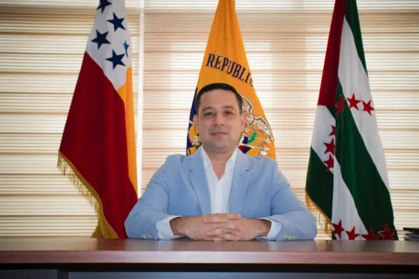 El alcalde de Chone, Leonardo Rodríguez, había anunciado su intención de participar para la Prefectura de Manabí bajo el auspicio de Somos Manabas. ,El Diario