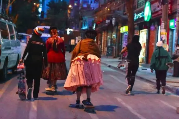 Las 'Warmis sobre ruedas’ son bastante reconocidas por las calles de la ciudad de La Paz, en Bolivia. ,Foto: Redes Sociales