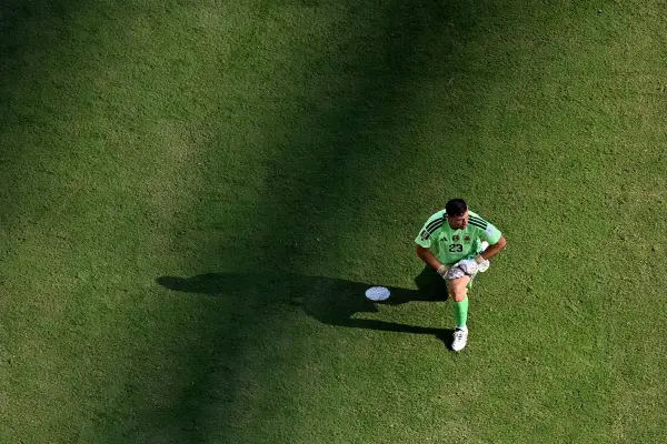 Emiliano Martínez durante la final que perdió Argentina (1-0) ante España. ,JEWEL SAMAD / AFP