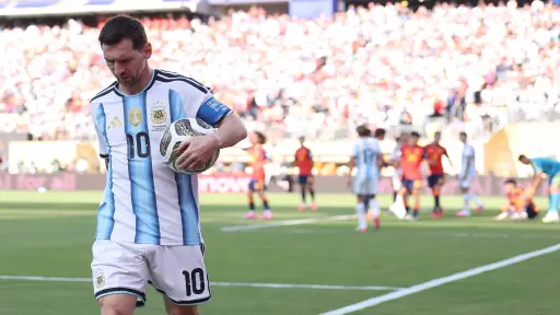 Messi llegó a Argentina para descansar en Rosario con su familia tras el Mundial