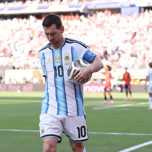 Messi llegó a Argentina para descansar en Rosario con su familia tras el Mundial
