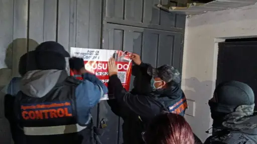 Una vaca faenada en una vivienda y un camal ilegal de pollos: los hallazgos de la AMC