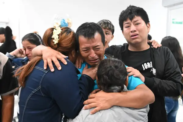 Arribo al Aeropuerto de Manta, de los 18 pescadores manabitas de la embarcación “Don Maca”, quienes fueron rescatados en aguas internacionales. 