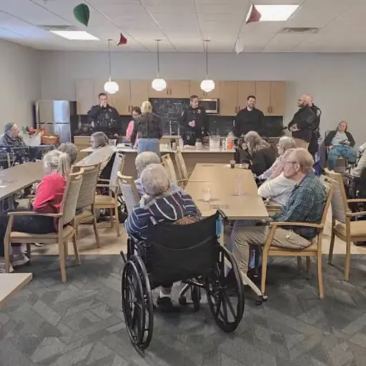Nueva ley en Minnesota permite servir alcohol en actividades especiales de residencias para adultos mayores