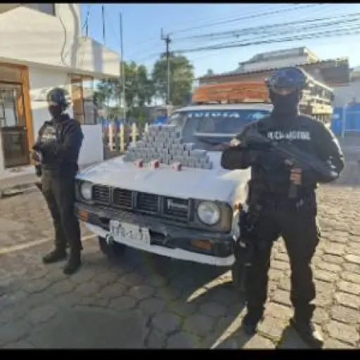 Detonadores fueron incautados en control policial sobre la vía Alóag–Santo Domingo