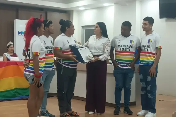 Acto destaca el trabajo de activistas y emprendedores de la comunidad LGBTIQ+ en Manta