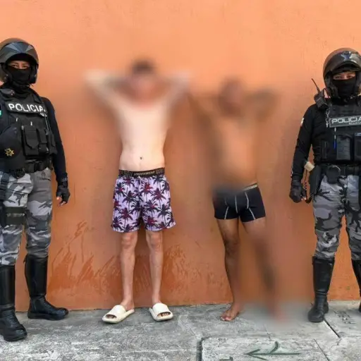 Dos presuntos sicarios detenidos tras intento de asesinato en el barrio La Revancha de Manta