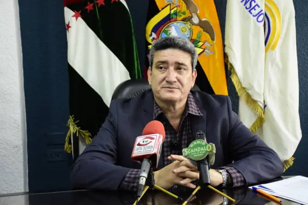 Roberto Pinargote, Director del CNE en la provincia. 