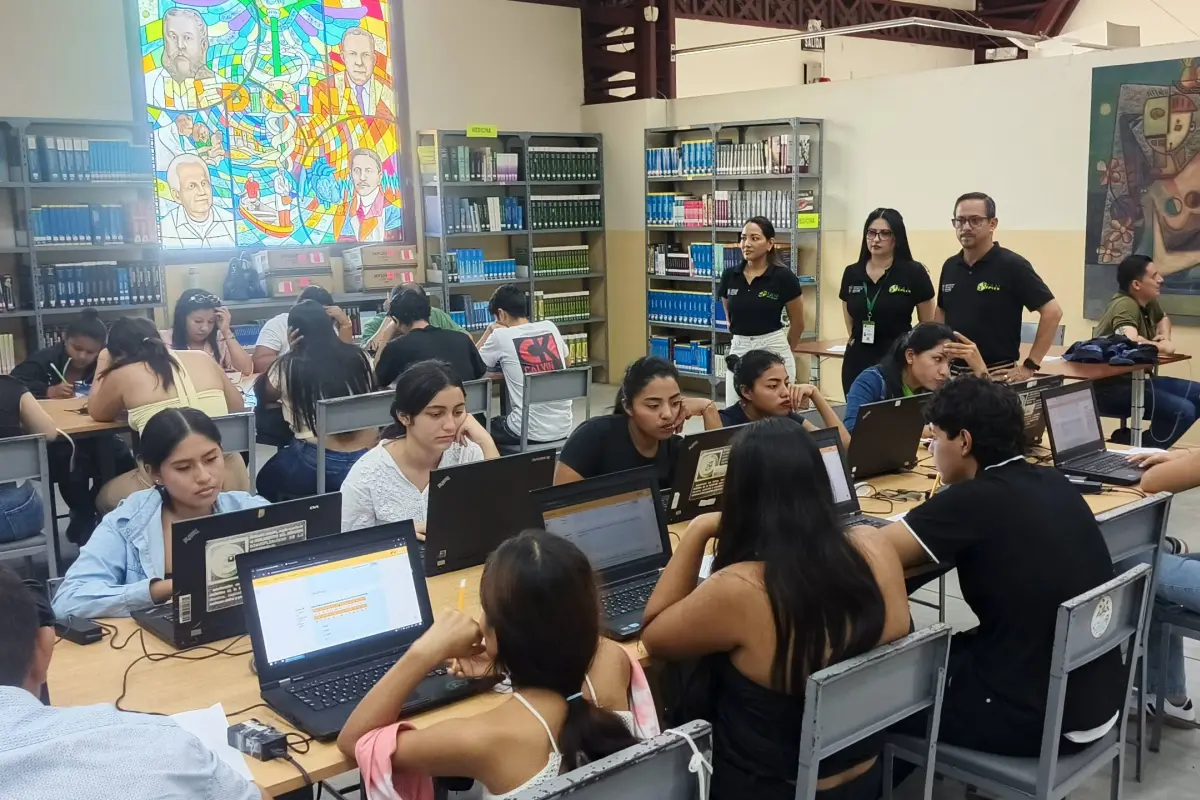Aspirantes rinden las pruebas de admisión de la Universidad Técnica de Manabí, El Diario