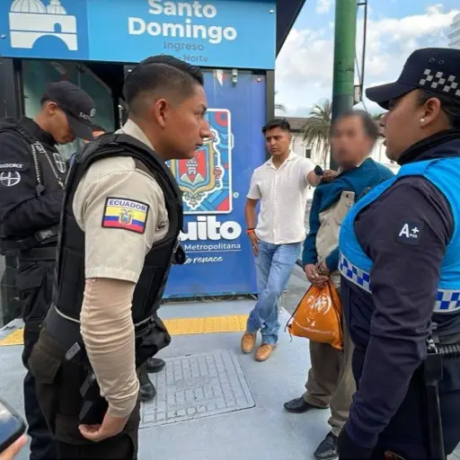La alerta de un pasajero evitó un presunto caso de acoso en el Trolebús de Quito