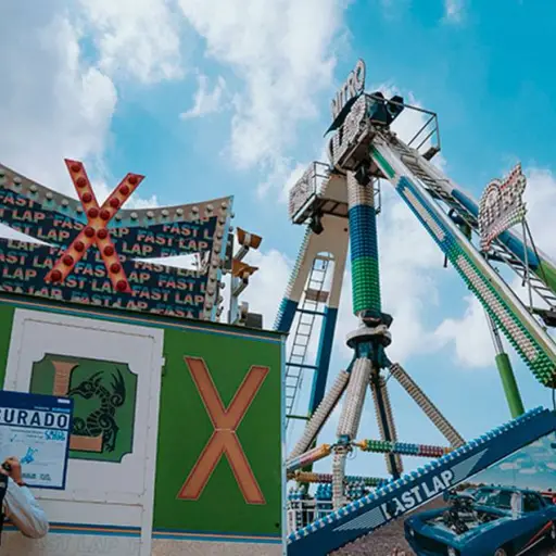 Clausuran juegos mecánicos sin permisos en el Parque Samanes de Guayaquil tras accidente que dejó una mujer herida