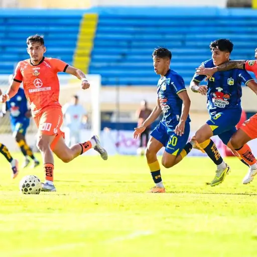 Libertad FC frenó la racha de victorias de Delfín SC, equipo al que derrotó por la mínima, en Loja