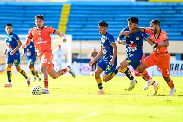 Delfín SC viajó hasta el sur del país para sumar una nueva derrota en su participación en la Liga Ecuabet. ,Foto: Agencia Apifoto