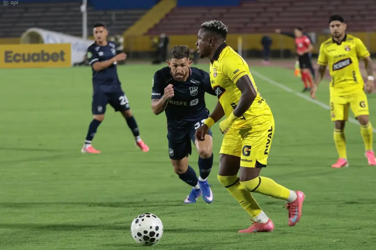 Bryan Carabalí de Barcelona SC ingresó al segundo tiempo y le dio mayor profundidad al cuadro torero por la banda derecha., Foto: Agencia Apifoto