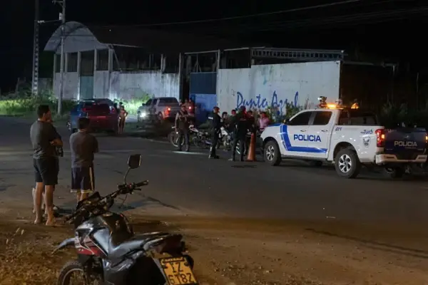 El accidente se registró frente a unnan gasolinera en la vía Pedernales-Chamanga, en Manabí. ,Foto: Cortesía