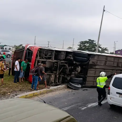 Reina del Camino que salió desde Portoviejo se accidentó en la provincia del Guayas; hay un muerto y varios heridos